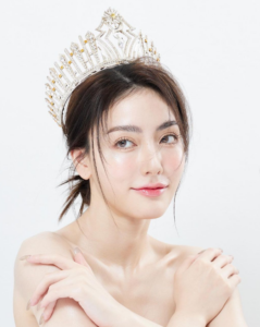 มีนา ริณา ประวัติ