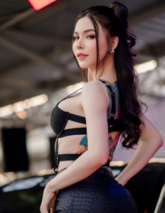 โมนี่ โมนิก้า ประวัติ