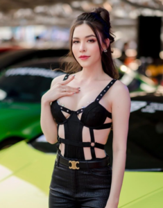 โมนี่ โมนิก้า วาร์ป