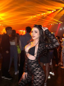 โมนี่ โมนิก้า 18+